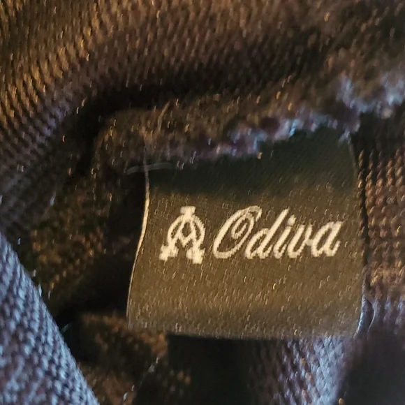 ODIVA Blsck Faux Fur Acrylic Poncho Adorned With Beautiful Faux Pearls - Picture 3 of 6